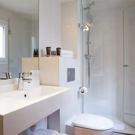 Des Deux Continents Hotel 3*