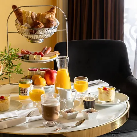 Des Deux Continents Hotel 3*