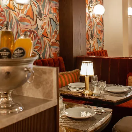 Des Deux Continents 3* פריז