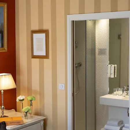 Des Deux Continents Hotel 3*