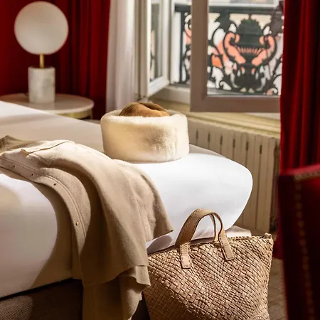 Des Deux Continents Hotel 3*