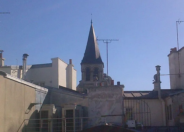 Des Deux Continents Hotell 3*