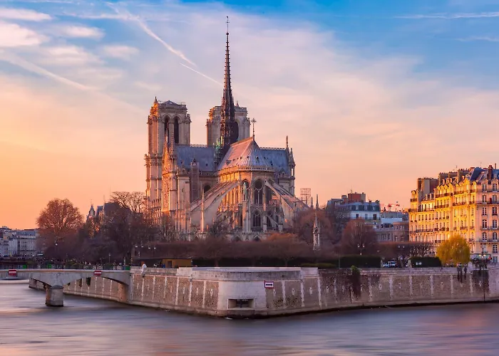 Des Deux Continents Hotell 3*