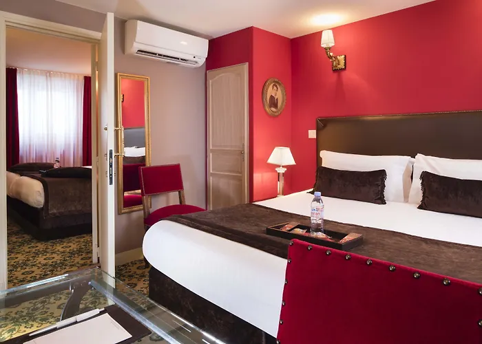 Des Deux Continents Hotel 3*