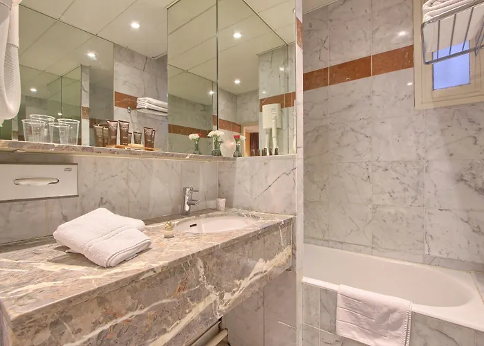 Des Deux Continents Hotel 3*