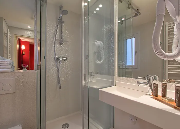 Hotel Des Deux Continents 3*