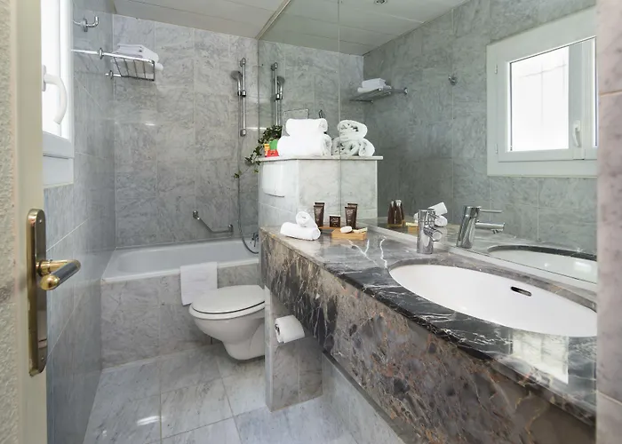 Des Deux Continents 3* Paris