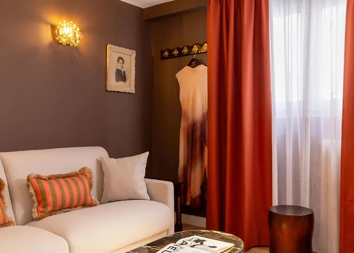 Des Deux Continents Hotel 3*