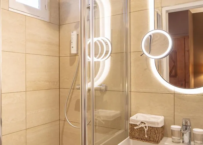 Des Deux Continents Hotel 3*
