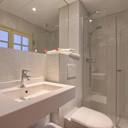 Des Deux Continents Hotel 3*
