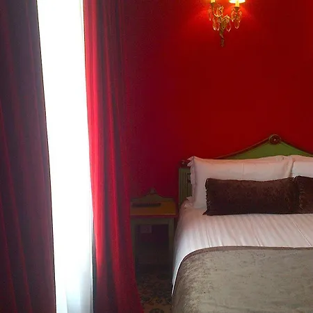 Des Deux Continents 3* Paris